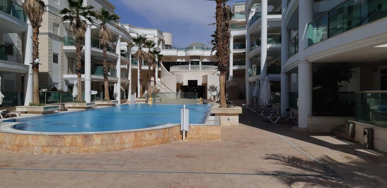 Milana'S Deluxe With Big Patio And Pool Apartman Eilat Kültér fotó